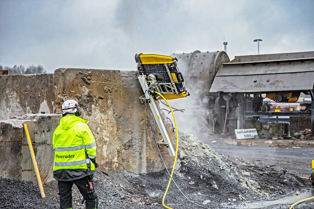 a wall saw cutting concrete.